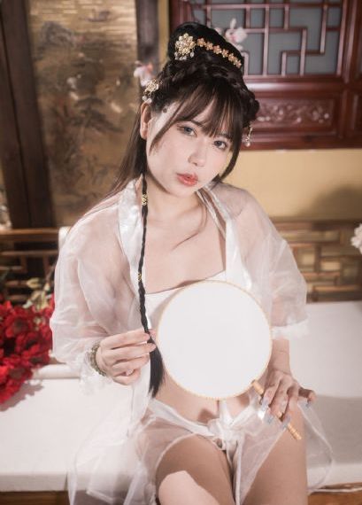 天降女子从二楼掉下来了