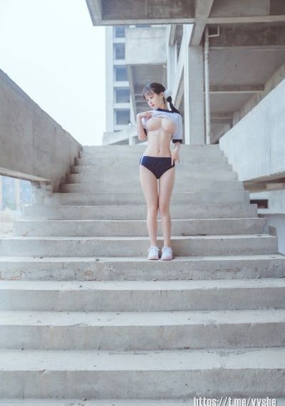 凸稳藏偷窥女厕小便