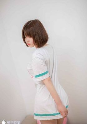 仰望半月的夜空