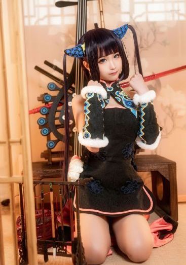 一边吻一边摸进内裤里