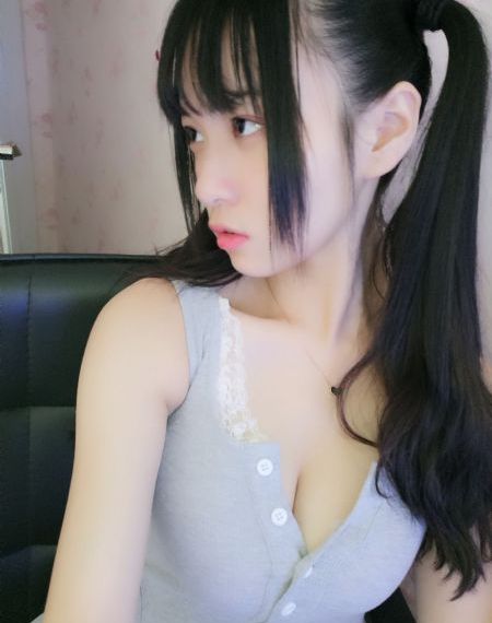 《穿长筒袜的有夫之妇》
