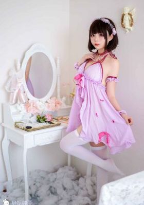 小受在公交车被八个男人强