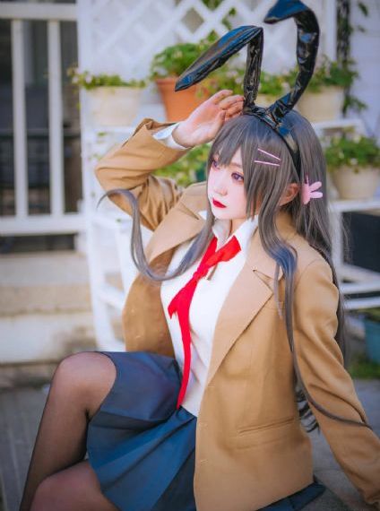 年轻女秘书